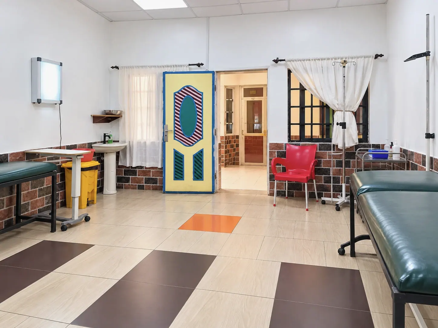 Emergency treatment room at Almadina Hospital, ready for use